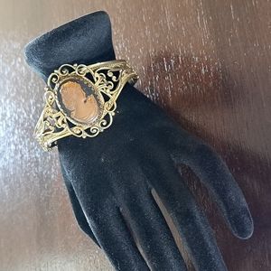 Vintage Goldtone Glowing Amber glass  Cameo Bracelet 7" Whiting&Davis Grandma co